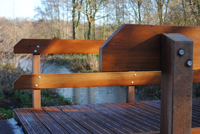 Hardhouten planken - Toepassing van planken in een brug